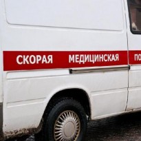 Корпоратив по-русски: в Санкт-Петербурге пьяный мужчина напал на скорую помощь (видео)