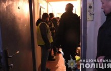 В Киеве мужчина зарезал двух женщин и выпрыгнул из окна
