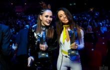 Рога, пайетки и красные волосы: какими образами запомнилась премия "M1 Music Awards" (фоторепортаж)