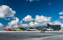 Оккупанты с утра закрывали аэропорт "Симферополь": названы две версии