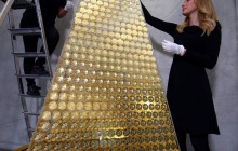 В Мюнхене установили самую дорогую рождественскую елку в Европе (фото, видео)