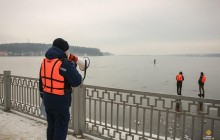 У Тернополі рятувальники провели профілактичні бесіди з рибалками, які у відлигу виходять на тонку кригу (фото)