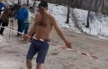 «Книга рекордів Тернополя» поповнилася двома рекордами: з пробігу довкола озера босоніж та розриву трьох колод карт (відео)