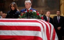 Трампу не дали слово: впервые за 45 лет действующий президент США не выступит на похоронах предшественника