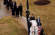 Без жодного офіціозу: Джорджа Буша-старшого поховали у Техасі (відео)