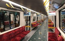 В метро Варшавы запустили рождественские поезда (фото)