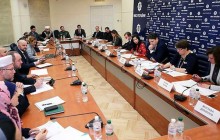 Міграційна служба дозволить українцям фотографуватися на документи у релігійному одязі