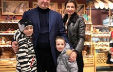 "Дядя, похожий на президента": Порошенко в супермаркете "случайно" сфотографировался с внуками нардепа