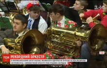 В США музыканты вместе сыграли рождественские колядки на более 800 духовых инструментах (видео)