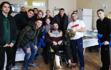 Футболисты Динамо посетили военный госпиталь