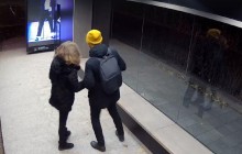 На остановке в Ужгороде пара станцевала под песню Майкла Джексона и взорвала сеть (видео)