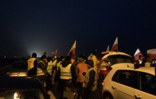 Під Варшавою фермери в жовтих жилетах вийшли блокувати одну з головних трас країни (фото)