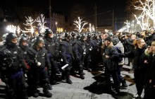 У Будапешті тисячі людей протестують через "закон про рабську працю" (фоторепортаж)