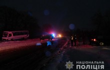 У Тернополі внаслідок зіткнення автомобіля з службовим автобусом травмовано пасажирів (фото)