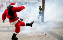 Мэрия Парижа не будет отменять новогодние празднования из-за акции "желтых жилетов"