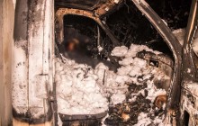 В Киеве на территории ВДНХ в обгоревшем автомобиле обнаружено тело погибшего мужчины (фото)