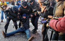 Moscow police slam on rally against war with Ukraine (Photo, video)