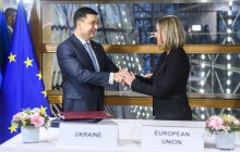 Гройсман обсудил с Могерини необходимости усиления санкций против РФ