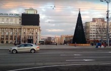 Все черно-сине-красное: журналисты показали предновогодний Донецк (фоторепортаж)