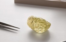 Размером с куриное яйцо: канадская компания нашла самый большой алмаз в Северной Америке