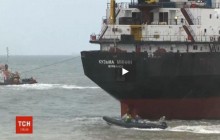 Російське вантажне судно сіло на мілину біля берегів Великобританії (відео)