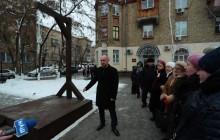 Социалисты установили виселицу для чиновников-коррупционеров возле центрального офиса партии (фото)