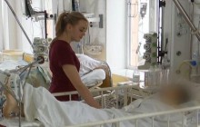 У Рівному пацієнт побив медиків, залив кров'ю лікарню й випав з вікна (відео)