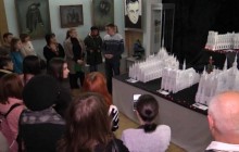 У Мелітополі відкрилась унікальна виставка з паперовими моделями відомих європейських соборів (відео)