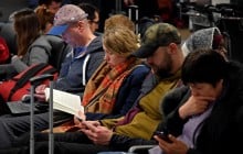 В лондонском аэропорту начали восстанавливать рейсы, но дроны не нашли (фото, видео)