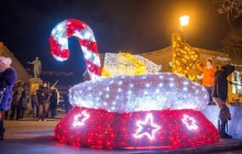 Огромные скульптуры и инсталляции: Одессу украсили к Рождеству (фото, видео)