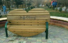 В Одессе установили скамейку-сердце для влюбленных (фото)