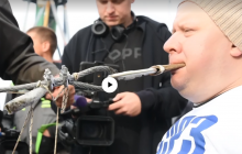 В Книгу рекордов Гиннесса попал львовянин, который протащил зубами 600-тонное судно