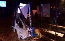 Во Львове водитель авто с иностранными номерами сбил насмерть девушку на остановке и скрылся с места ДТП (фото, видео)