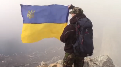 The Ukrainian flag in Russian-occupied Crimea / Screenshot