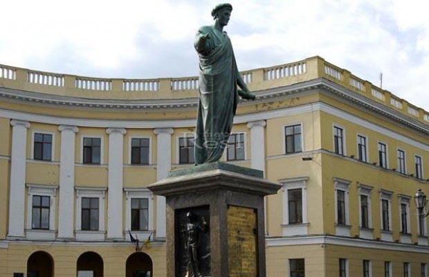 "Красочное действо": в Одессе стартовал международный фестиваль света Odessa Light Fest (видео)