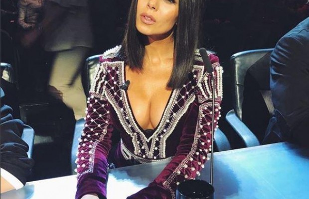 Настя Каменських вразила мережу глибоким декольте й новою зачіскою (фото)