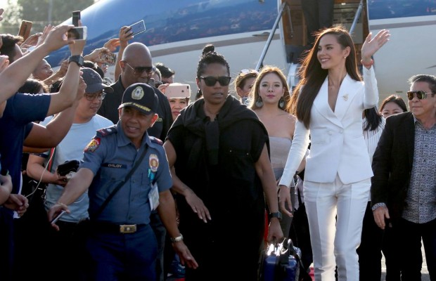 "Мисс Вселенная 2018": представительница Филиппин вернулась домой с победой (фото)