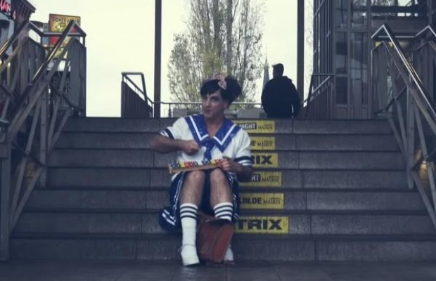 Тилль Линдеманн стал японской школьницей в новом провокационном клипе (видео)