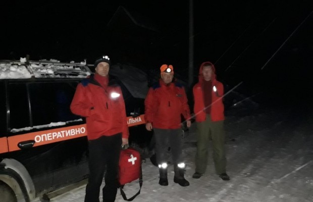 Закарпатские горные спасатели отыскали в горах четырех заблудившихся туристов (фото)