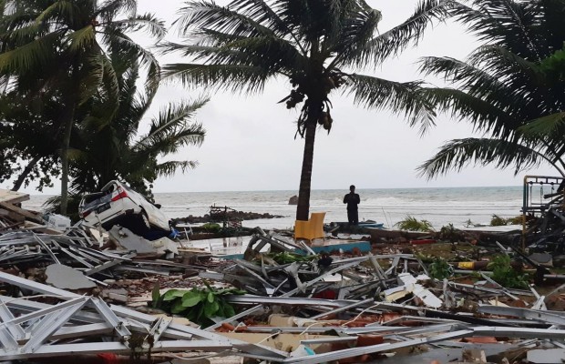 Бали подождет: украинцам советуют не ехать в Индонезию, где цунами унесло жизни 168 человек
