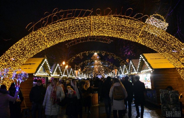 Предновогоднее настроение: во Львове продолжаются праздничные ярмарки (фотогалерея)