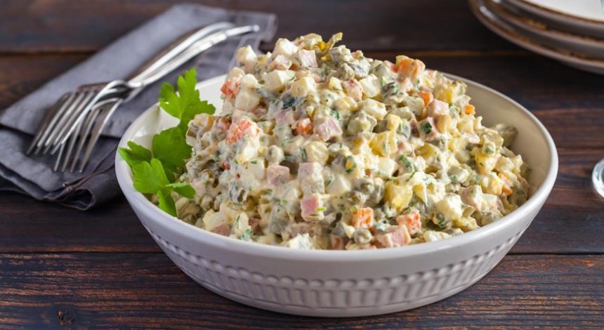 Салат «Олів'є»: 5 рецептів головної страви новорічного столу