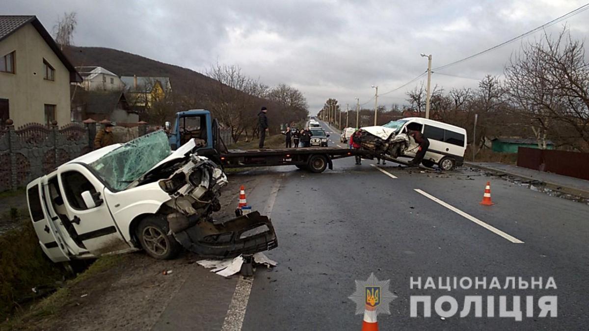 Внаслідок зіткнення двох автомобілів Fiat на Львівщині постраждало сім осіб / фото lv.npu.gov.ua Внаслідок зіткнення двох автомобілів Fiat на Львівщині постраждало сім осіб / фото lv.npu.gov.ua