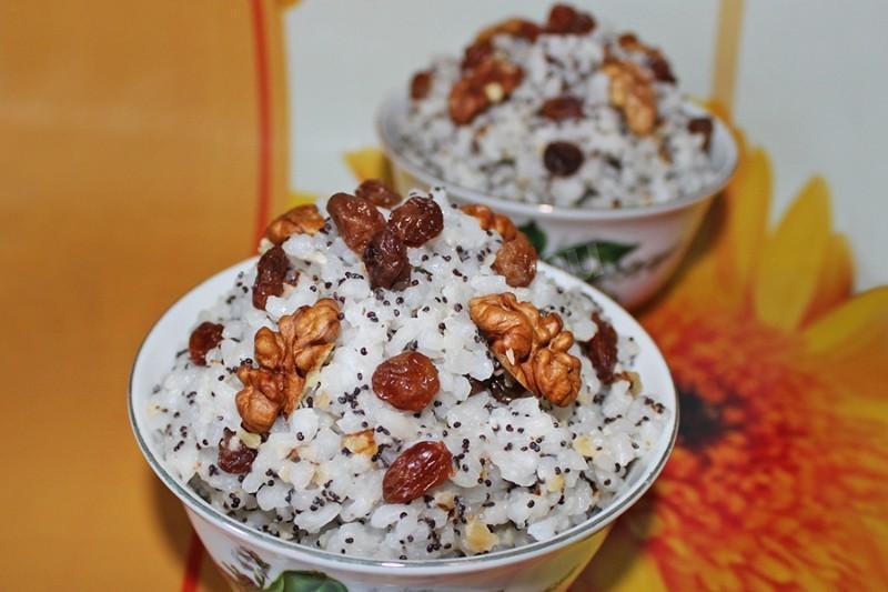 У кутю з рису можна додати кизил / фото 1000.menu