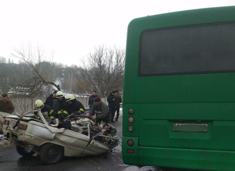 В Обухове В ДТП с маршруткой погибли три человека / фото kv.npu.gov.ua В Обухове В ДТП с маршруткой погибли три человека / фото kv.npu.gov.ua