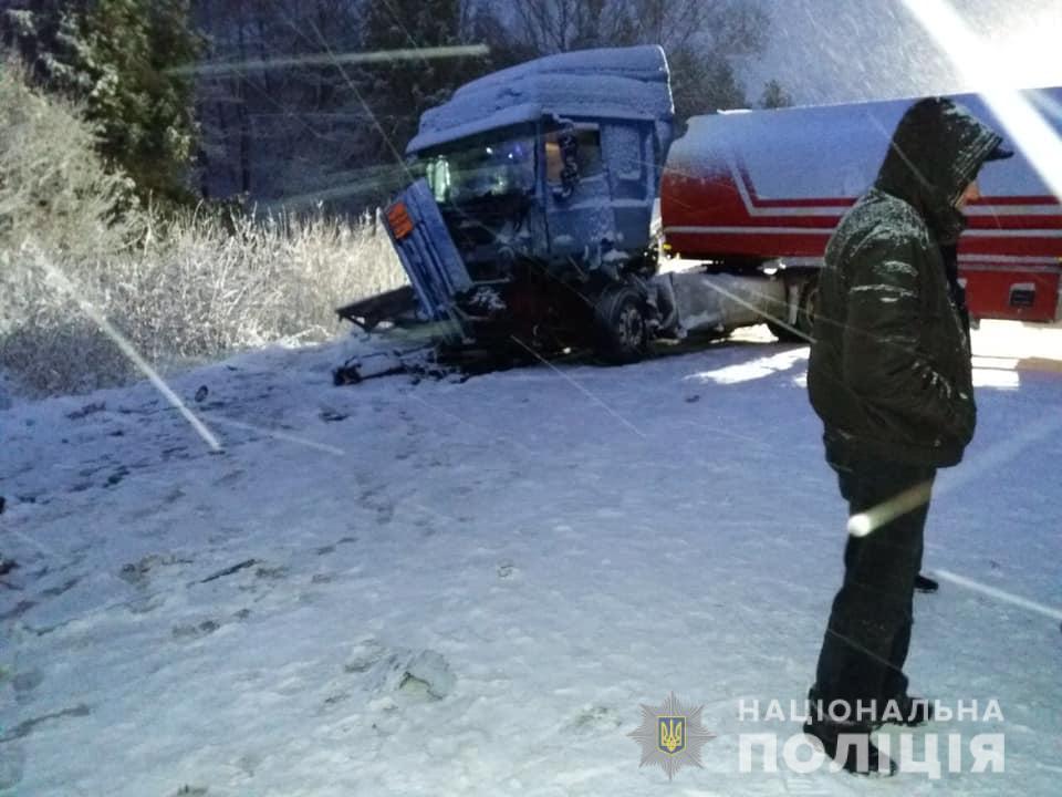 Количество пострадавших в тройном ДТП на Львовщине возросло до 10 человек / фото lv.npu.gov.ua Количество пострадавших в тройном ДТП на Львовщине возросло до 10 человек / фото lv.npu.gov.ua