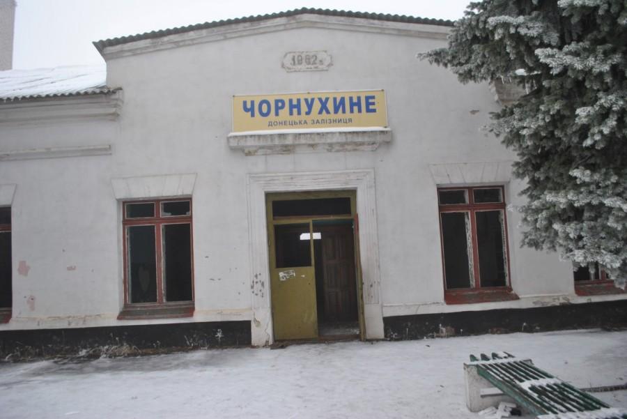 Закинута станція, завалена уламками, сміттям і снарядами / фото Борис Рожин Закинута станція, завалена уламками, сміттям і снарядами / фото Борис Рожин