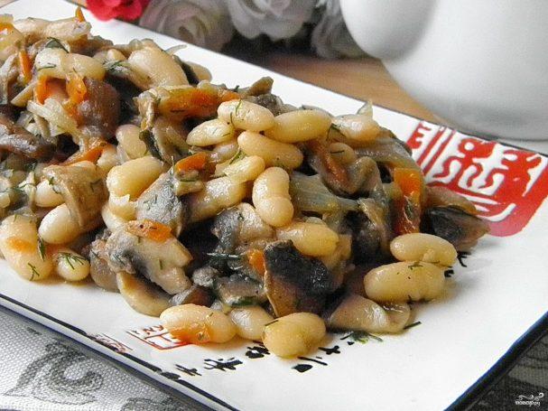 Салат з грибами і квасолею / фото: Віка Василенко