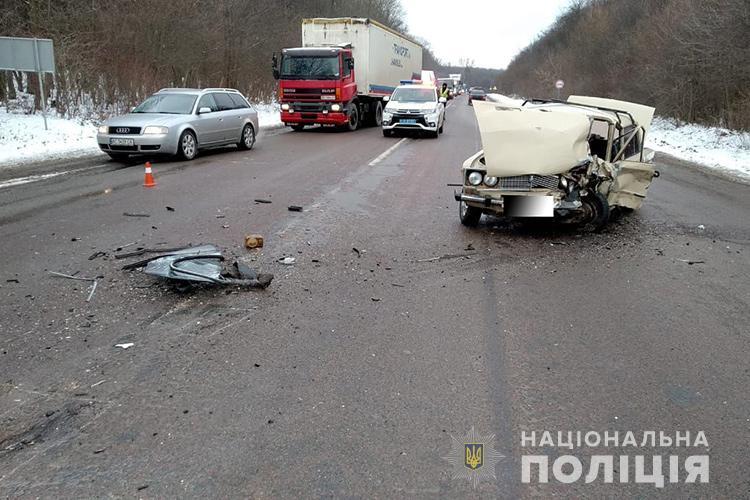 На Тернопільщині внаслідок зіткнення двох автомобілів загинув водій (фото) На Тернопільщині внаслідок зіткнення двох автомобілів загинув водій (фото)