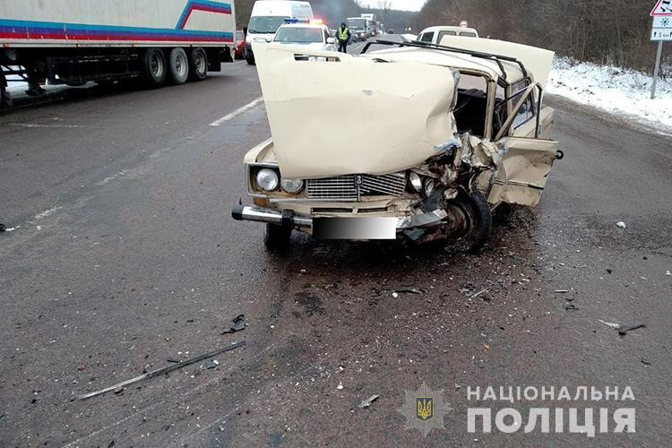 На Тернопільщині внаслідок зіткнення двох автомобілів загинув водій (фото) На Тернопільщині внаслідок зіткнення двох автомобілів загинув водій (фото)